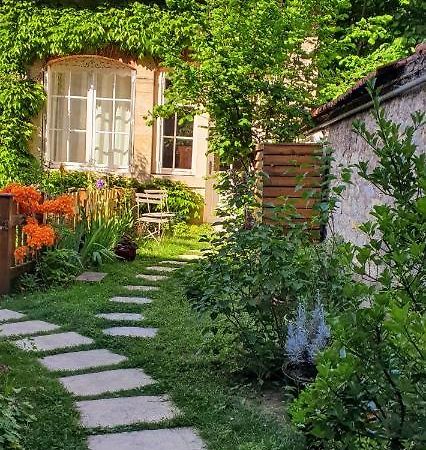 Appartement De Charme Au Coeur De Nevers Exterior foto