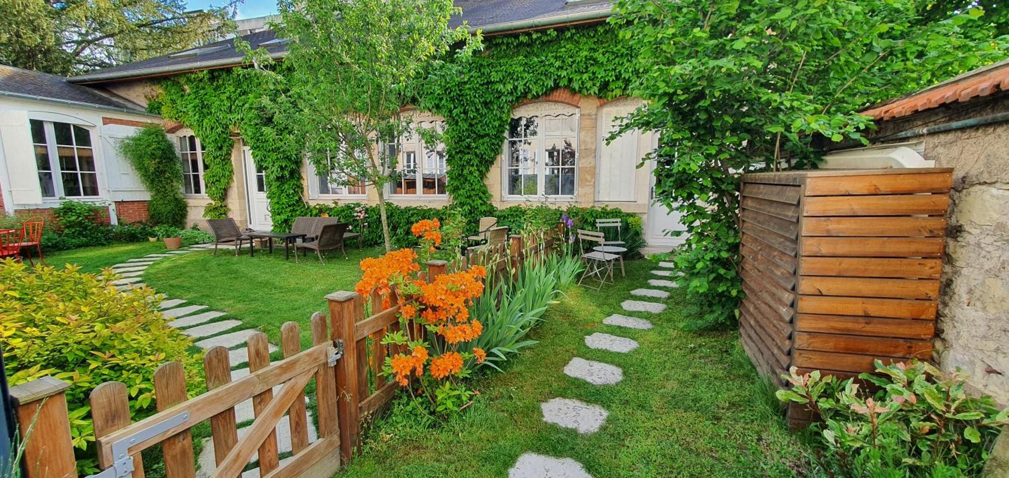 Appartement De Charme Au Coeur De Nevers Exterior foto